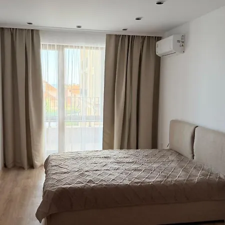 Apartment Green Fort Suites דירה *